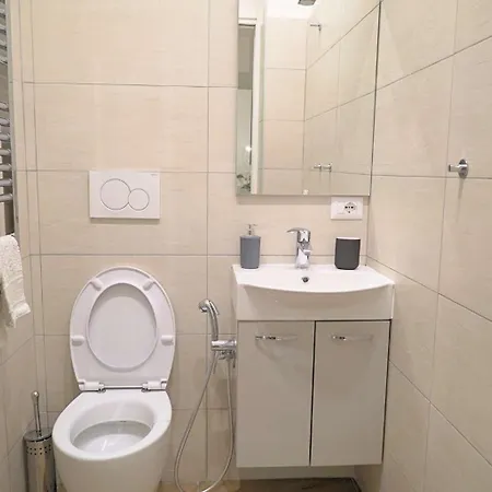 Проживание в семье Etruria Center